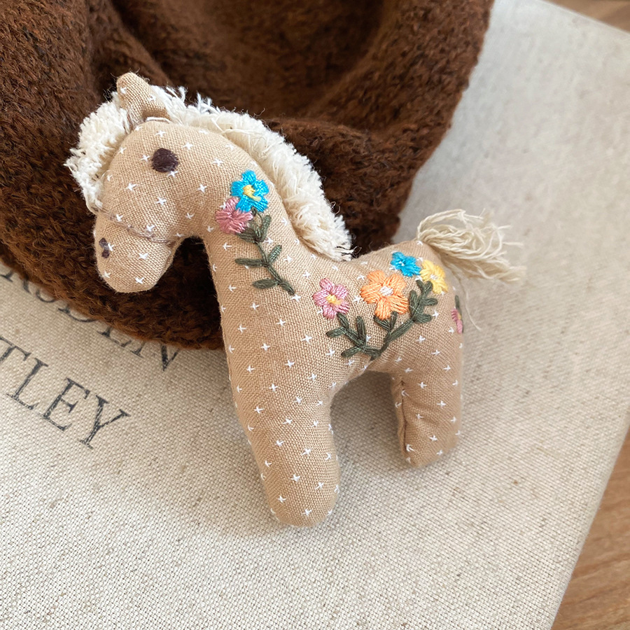 Vintage Enamel Horse Brooch for the Zodiac Year, Retro High-End Suit Pin, Fashionable Versatile Accessory for Women