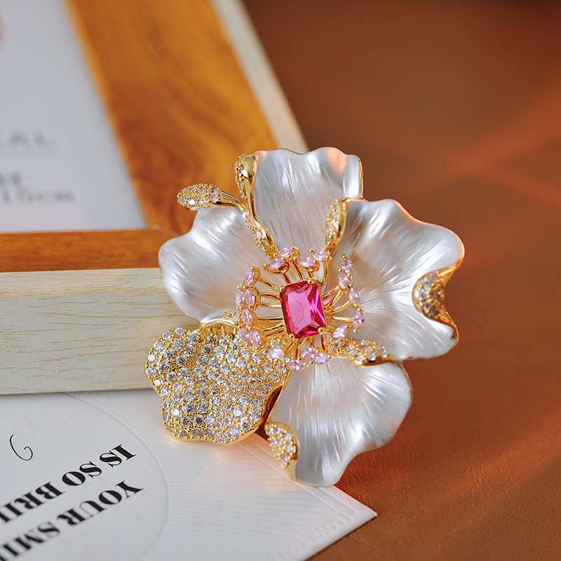 New Pearl White Frosted Begonia Flower Exquisite Luxury Peony Brooch Women's High Set Jewelry Corsage Coat Pin