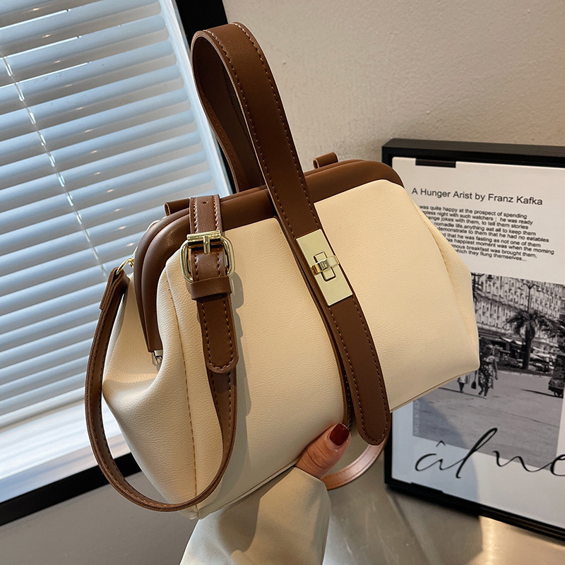 2022 New Arrival Small Bag Texted Fashionable Portable Clip Mouth Shell Bag All-match Shoulder Crossbody Women's Bag