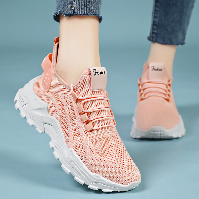 Zapatos de mujer transfronterizos de verano nuevo estilo comercio exterior tallas grandes zapatos casuales voladores tejidos transpirables suela suave sin pies cansados zapatos de papá