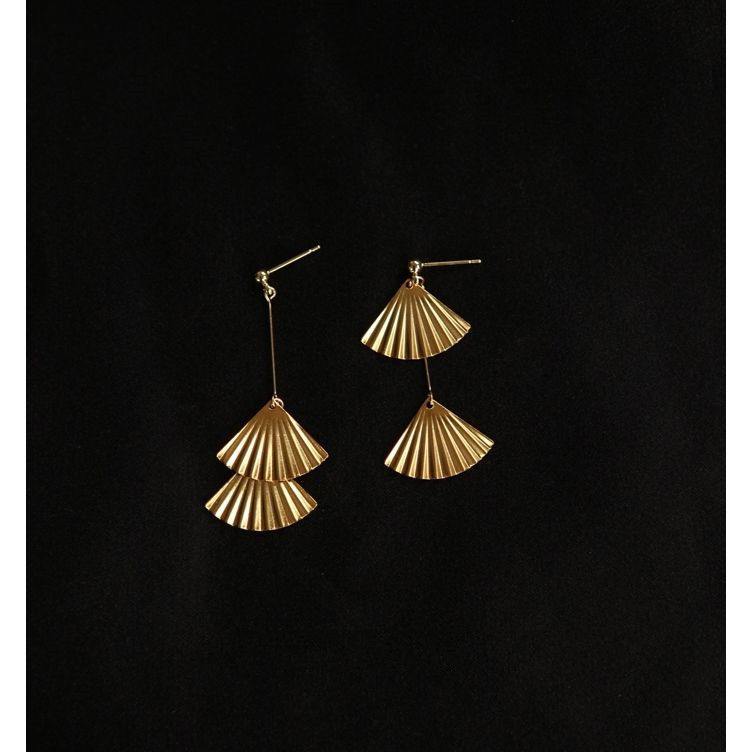 Small design retro golden asymmetrical elegant earrings