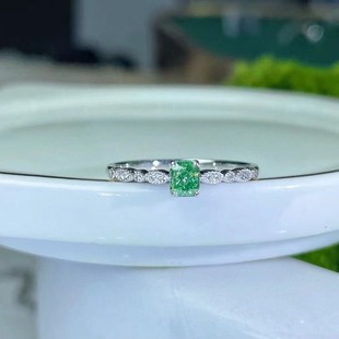 New small fresh green diamond ring collection 0.26ct18K gold diamond ring hand jewelry fashion simple and exquisite