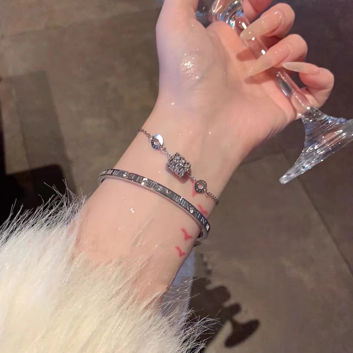 Fashionable universal bracelet