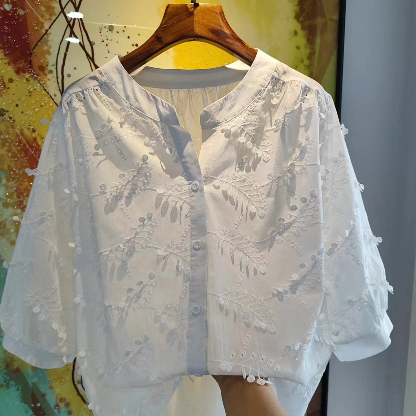 Chinese Style Embroidered Floral Shirt for Women, Loose Version, Slim Shirt Design, Niche Round Neck, Three-Quarter Sleeve Top