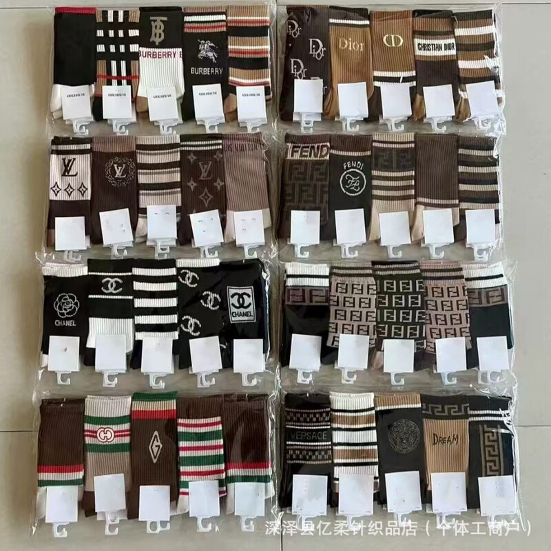 European and American Style Unisex Couple Sports Socks Trendy Brand Ins High Tube Socks Light Luxury Sports Lettered Calf Socks for Women