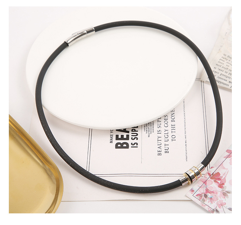 Style Simple Couleur Unie Acier Inoxydable Gel De Silice Acier Au Titane Placage Hommes Collier display picture 4