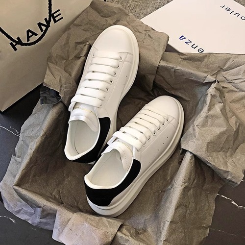 McQueen white casual shoes for women and men, suitable for spring and autumn, thick soles, versatile sports board shoes, height-increasing leisure shoes for men and women