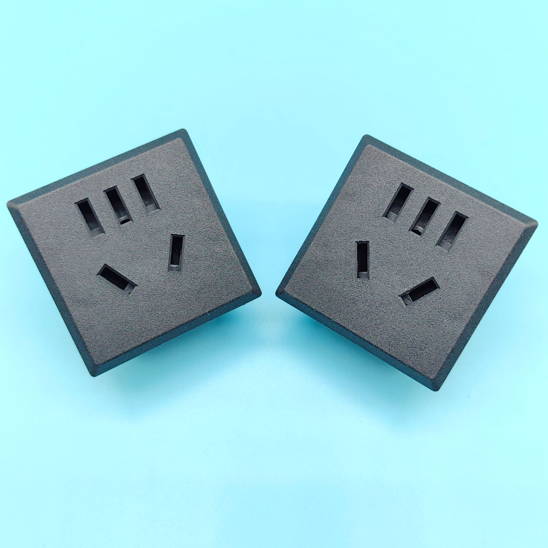 LC-08AX 中规五孔41*41mm 三竖孔卡式 桌面插座 储能电源10A250V