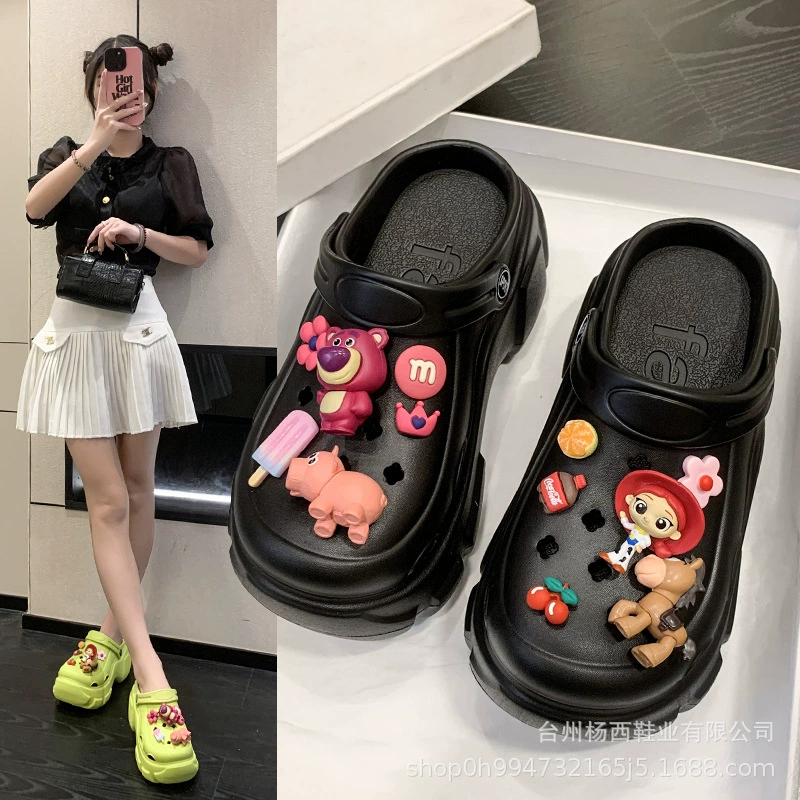 Дырочные туфли для родителей и детей носят новый летний мультфильм милый толстое дно, противоскользящие модные дикие холодные тапочки