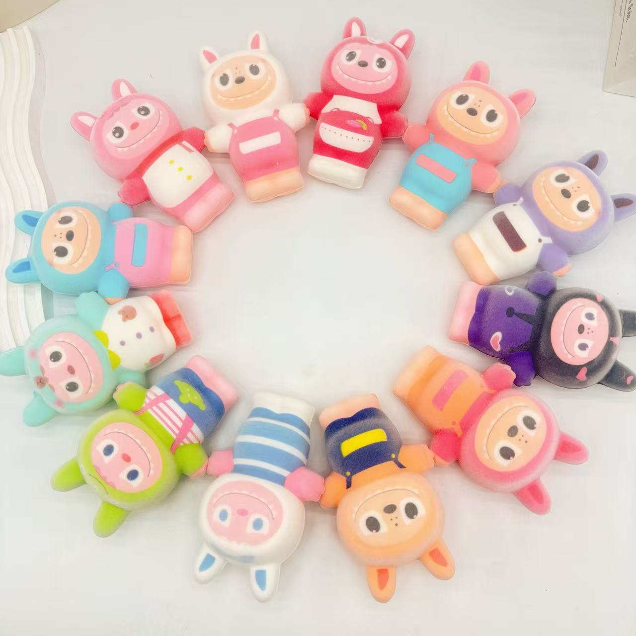 Labubu rabu flocado pellizcar música para descomprimir nuevos juguetes transfronterizos caja ciega colgante de muñeca macaron de tercera generación