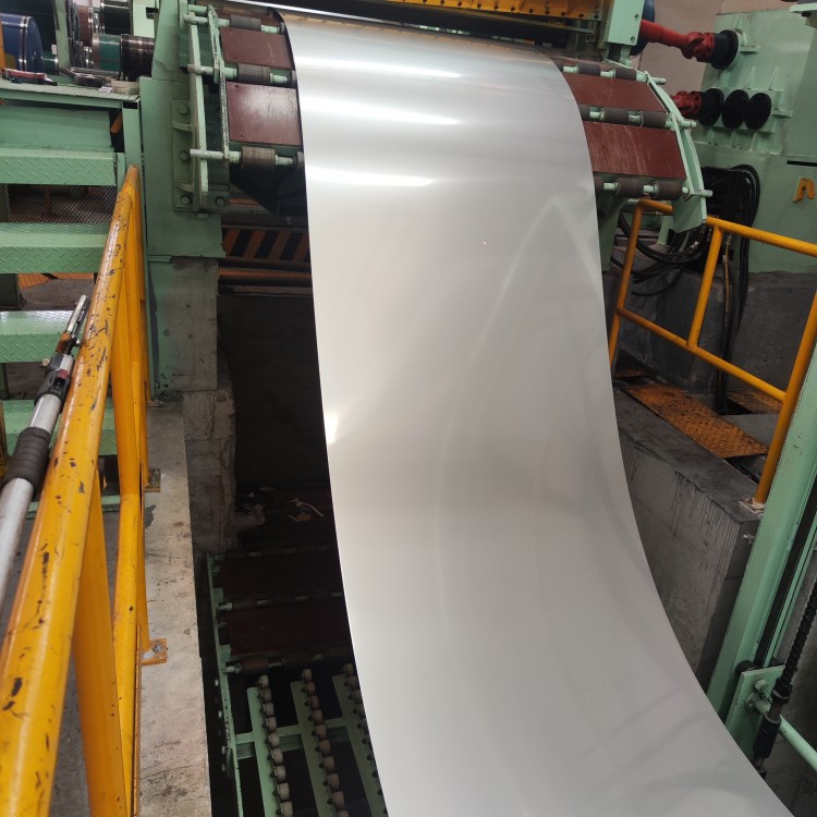 生产供应SUS304/BA,430/BA面亮面不锈钢卷带可开平剪板拉丝镜面