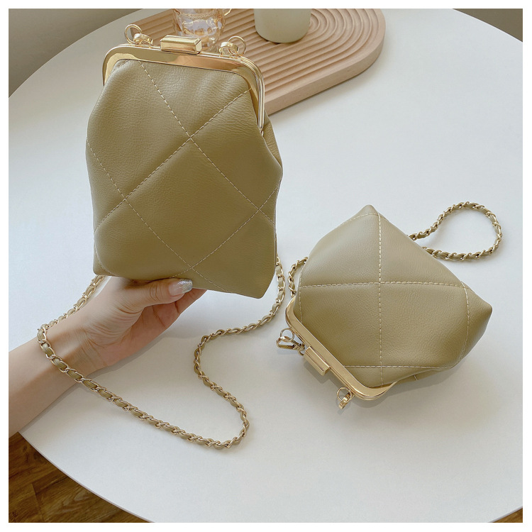 Bag Women's Bag New 2021 Rhombus Clipped Button Special-interest Design Women's Korean Style Messenger Bag Bags Handbag Fashion display picture 6