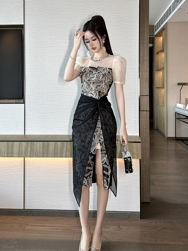 Đầm ren xẻ tà phong cách Pháp đính đá nặng, lưới voan phối ren, ôm body — Màu đen