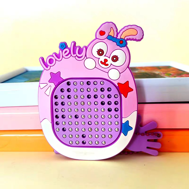 Llavero de dibujos animados creativo Tablero de dibujo magnético, laberinto de cuentas para caminar, descompresión, mochila escolar de juguete, puesto colgante, pequeño regalo al por mayor