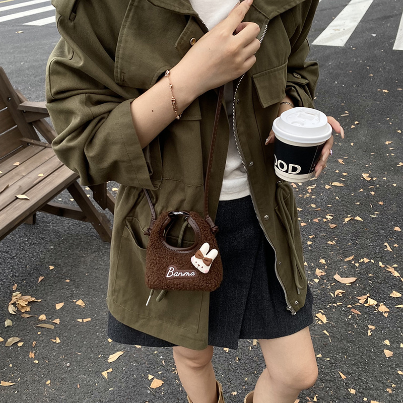 2025 otoño y invierno nuevo bolso infantil lindo peluche conejo pequeño bolso de cambio bebé mini bolso de hombro para hombres y mujeres