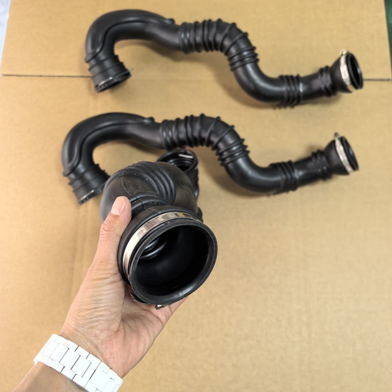 13265280.1302123 Suitable for Opel Athar J. Vauxhall intake pipe