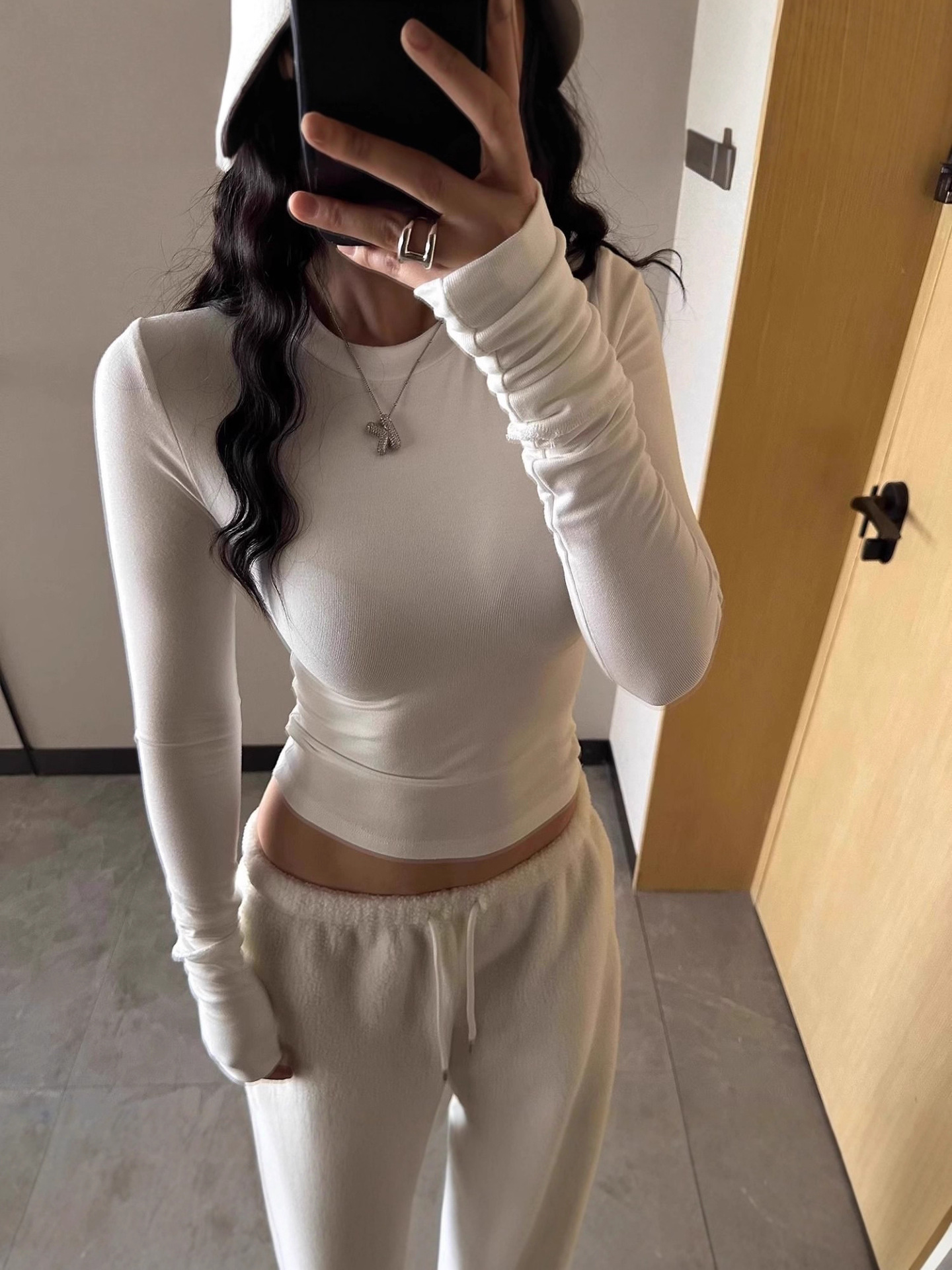 American Style Spicy Girl Base Shirt for Women, Autumn and Winter 2025 New Round Neck Long Sleeve Slim Fit Thermal Top