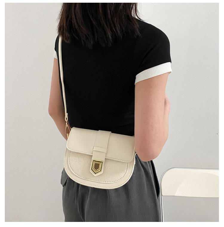 Borsa a tracolla da donna con catena modello a sella texture_voghion.com