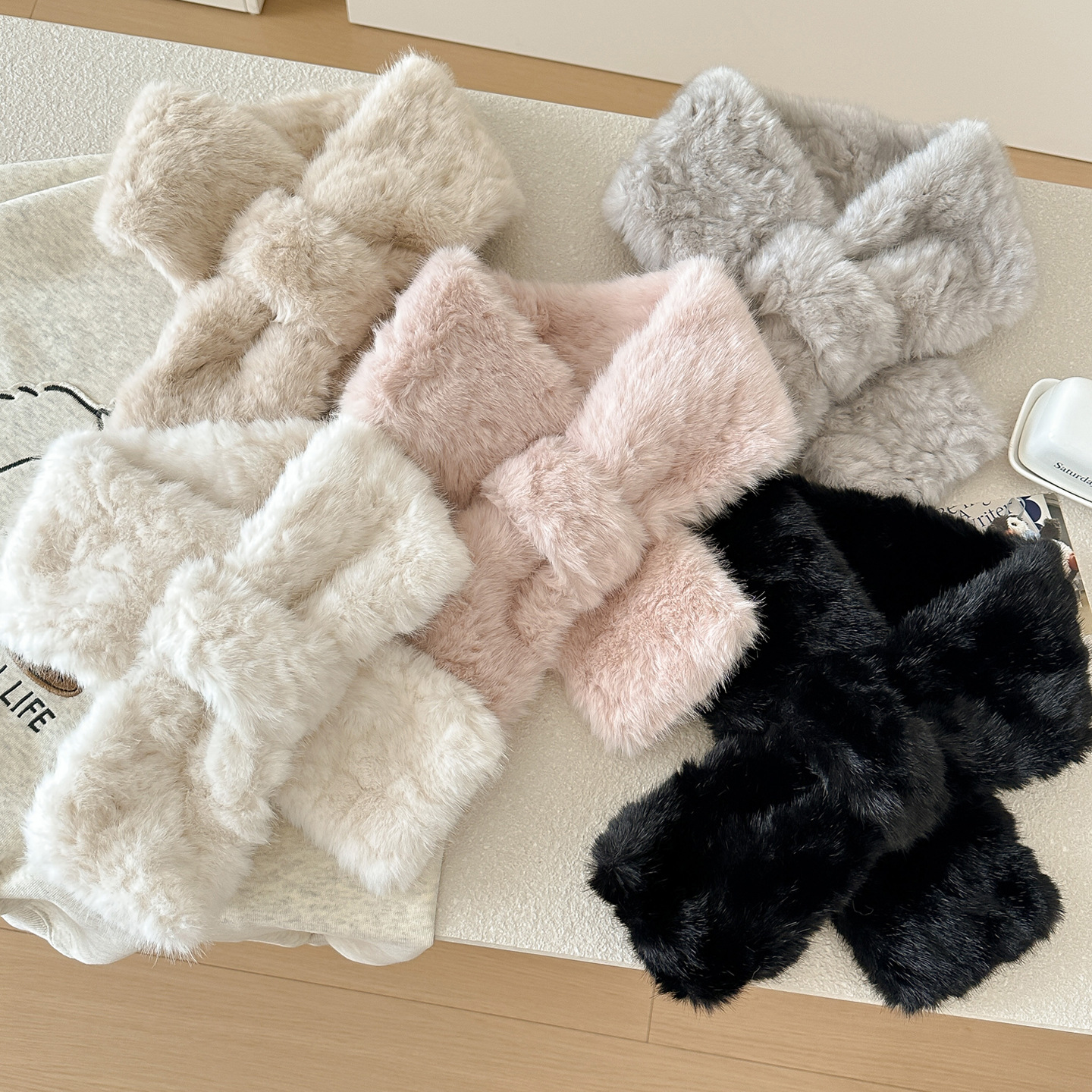 Imitation Rabbit Fur High-End Lamb Wool White Plush Scarf for Women in Winter, Versatile Thickeneded Warm Cross Fur Collar Scarf