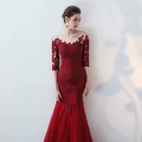 Красное элегантное длинное вечернее платье, крой "рыбий хвост", открытые плечи