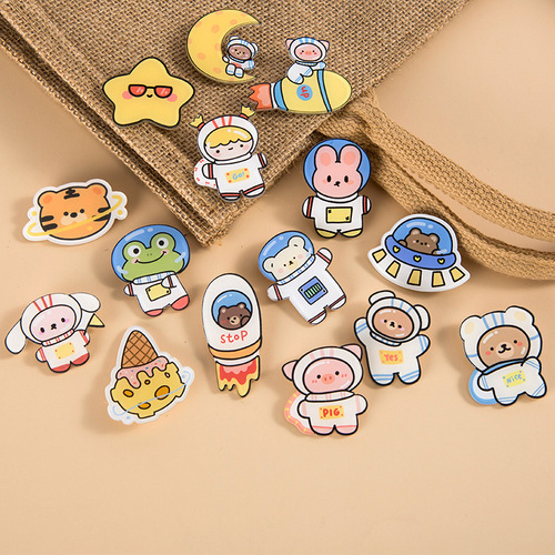 New Japanese and Korean cute cartoon pins acrylic brooch wholesale astronaut astronaut badge pendant trinkets