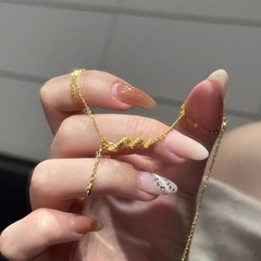 小紅書同金四芒星は霊蛇のネックレスを巻いています。
