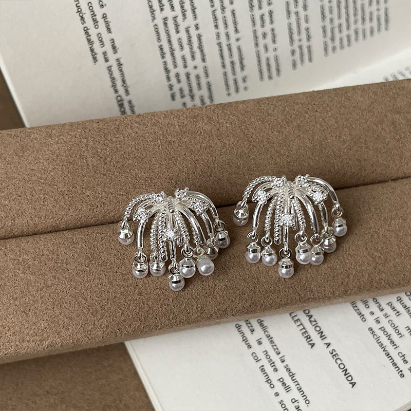 Universal fashionable elegant trend earrings with zircon pearl