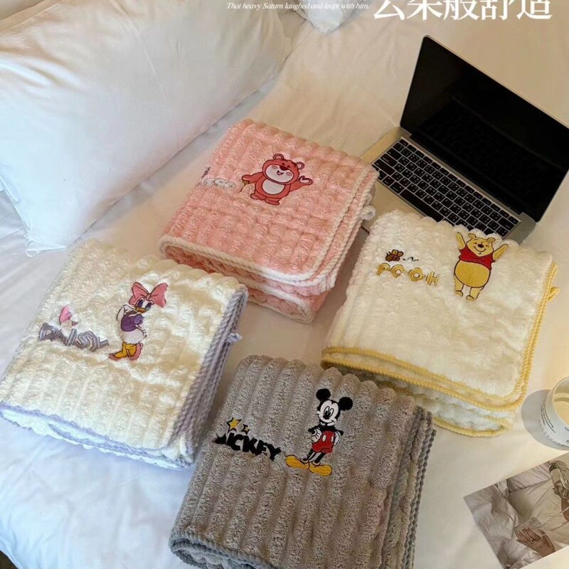 New Enlarged and Thickened Bath Towel Coral Velvet Embroidered Comfortable Soft Absorbent Bath Towel