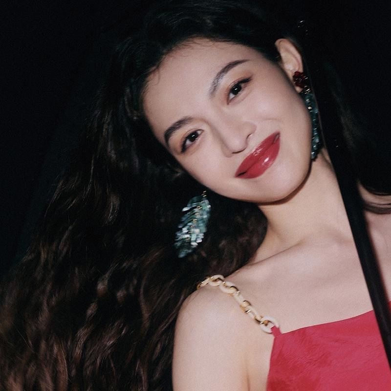 Zhong Chuxi の同じスタイルのローズフラワータッセルイヤリング女性のレトロな香港スタイルの誇張イヤリング 2025 新しいイヤリングトレンド|undefined