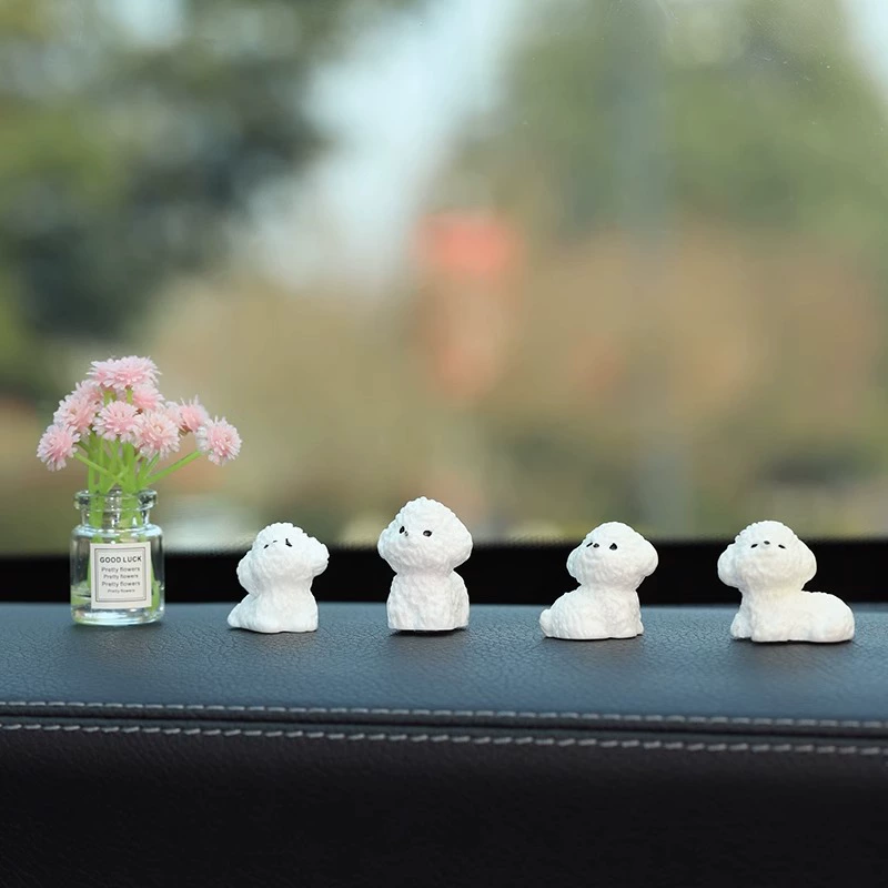 Бишон собаки внутри автомобиля украшения украшения милые мультяшные куклы в центральной консоли навигационный экран автомобиля декоративные принадлежности женщины