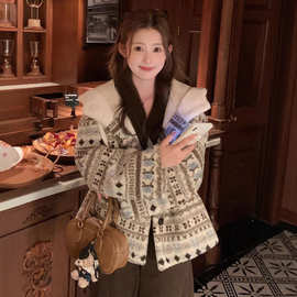 费尔岛羊羔毛外套女2025冬季新款高级感皮毛一体连帽加厚毛绒上衣