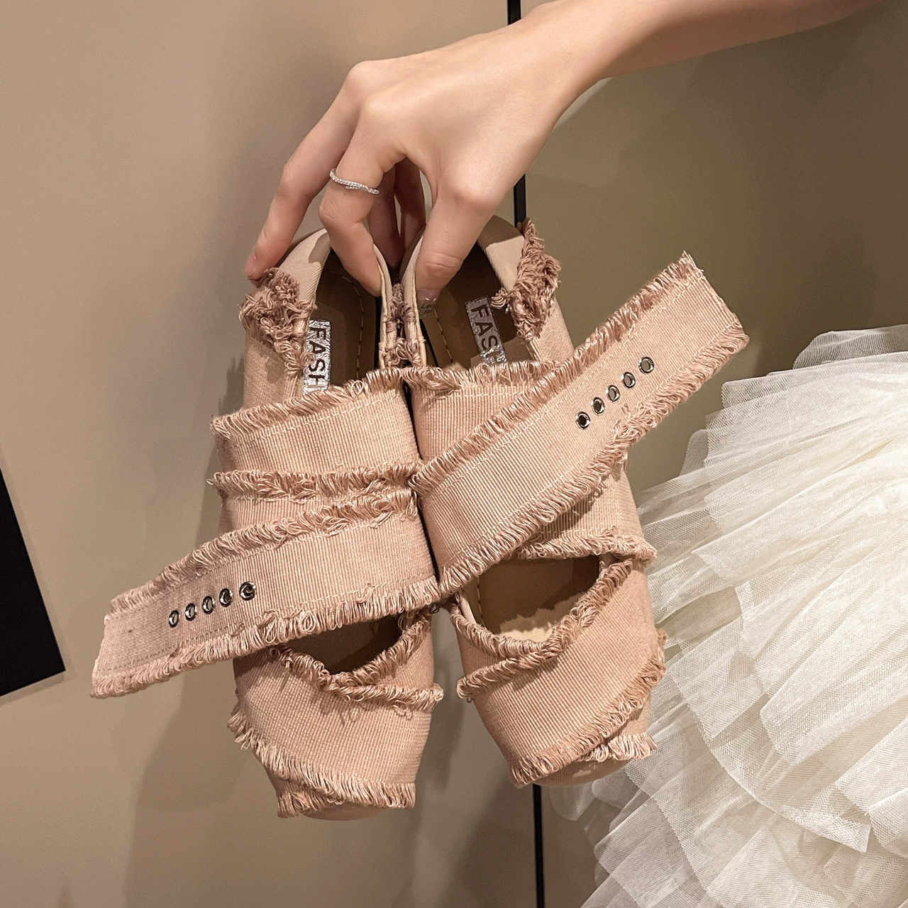 2025 новые балетные туфли с бахроной крест