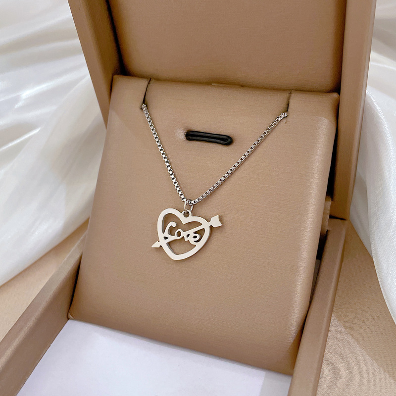 Fashion Letter Heart Shape Titanium Steel Pendant Necklace 1 Piece display picture 5