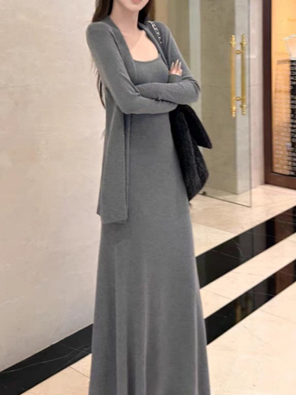 08.25新品95折松弛美女 羊毛针织开衫吊带长裙套组|undefined
