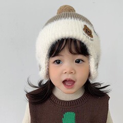 子供の毛糸の帽子秋冬の新型のかわいい熊の刺繍の耳の帽子の屋外の保温の男女の赤ちゃんのニットの帽子