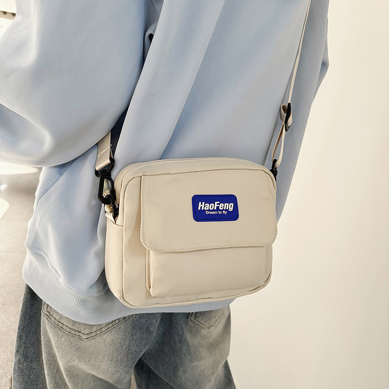 小包包女中学生2025新款休闲日系小包单肩斜挎包纯色韩版小方包男