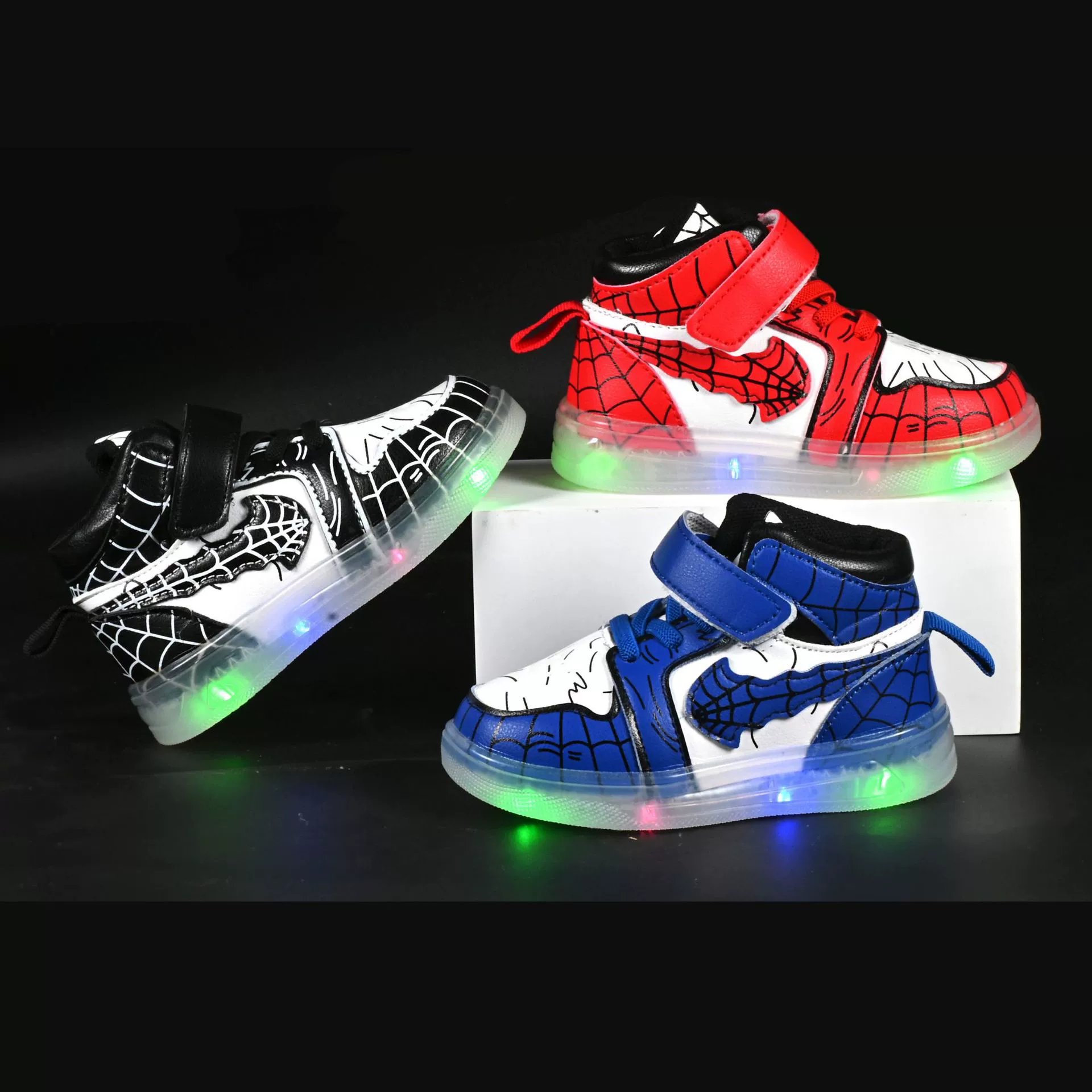 2024 осень-зима новый светящийся паук мальчик повседневный спорт высокая доска обувь детская кожа водонепроницаемый светодиодный свет