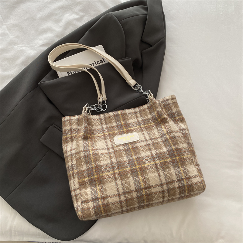 Invierno nuevo 2024 moda retrógrada chaîne de lana cuadrada bolsas de cubo de gran capacidad de viaje de hombro bolsas de brazo de mujer