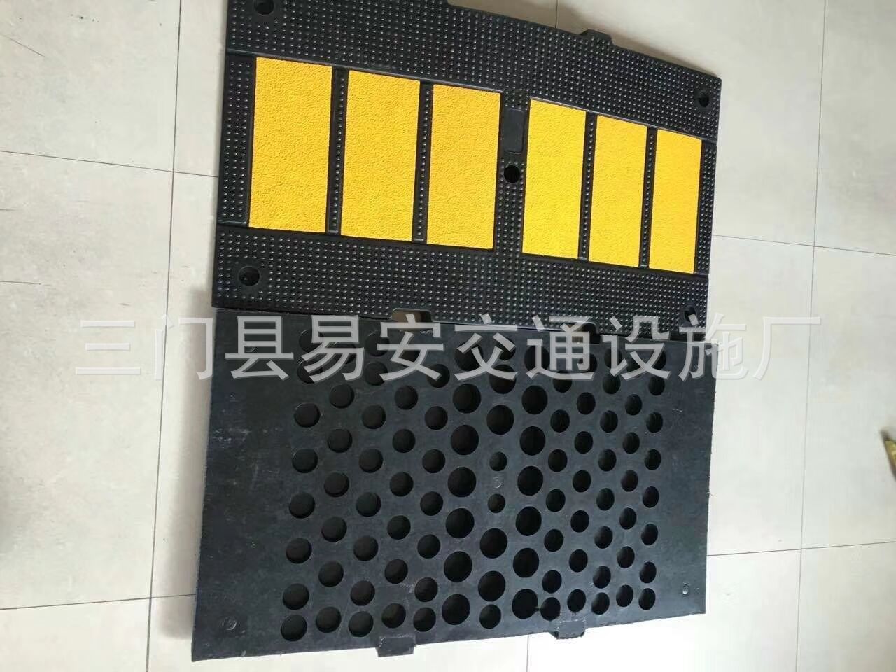 欧式加宽橡胶减速带900宽减速带板磨砂高强反光减速坡垫减速垄-阿里巴巴