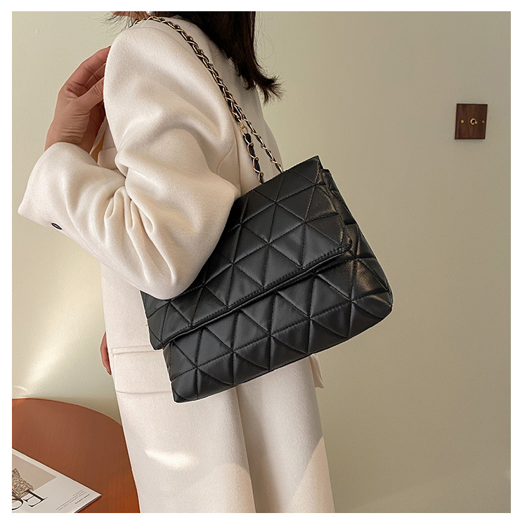 new personality style trendy texture commuter bag rhombus chain single shoulder messenger portable bagpicture2