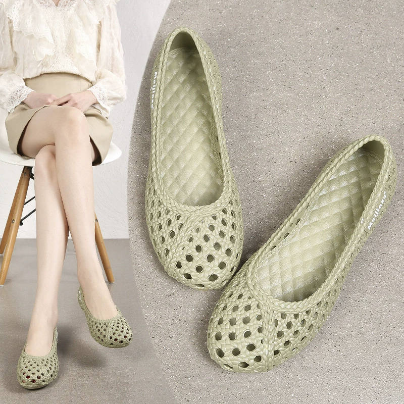 Летние плоские резиновые сандалии-шлёпанцы 2025 года, закрытые, с перфорацией, для мам, на дождь и солнце, дышащие.