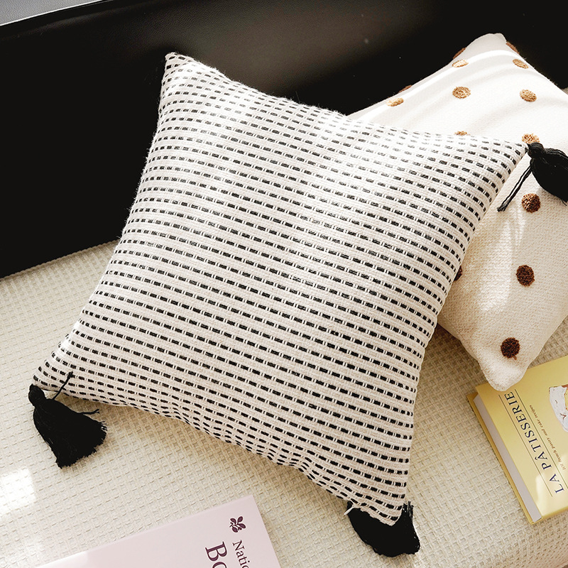 Funda de almohada individual de 45x45cm en blanco y negro con patrón minimalista y fino