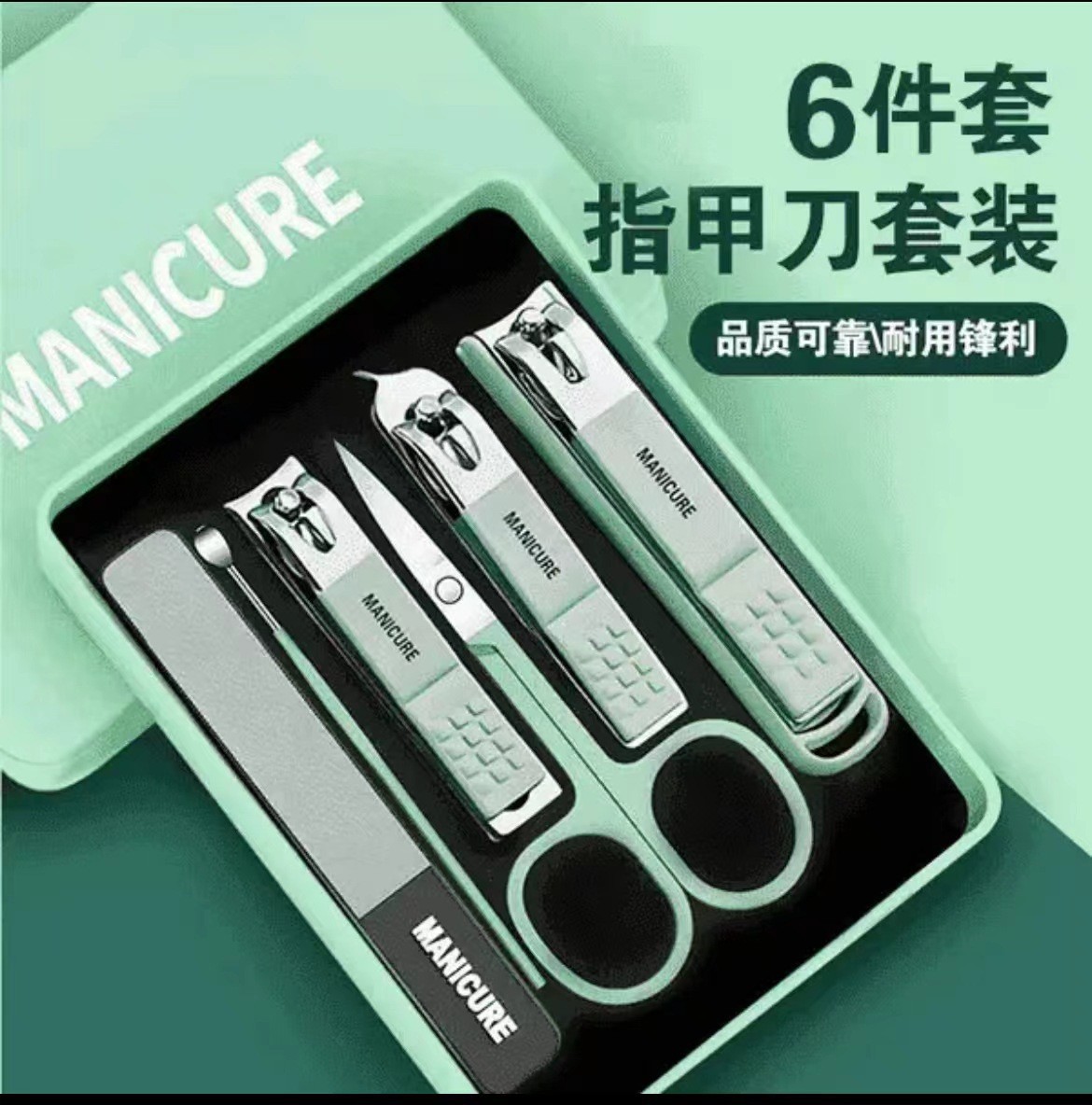 Conjunto juvenil de seis piezas verde.