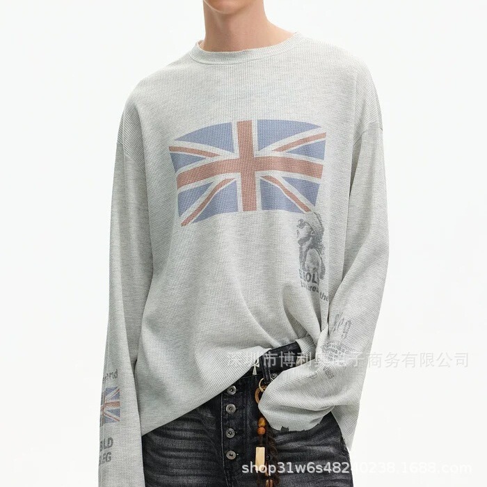American retro Union Jack print waffle long-sleeve T-shirt with distressed edges, letter and portrait prints, loose fit, trendy brand American retro Union Jack print waffle long-sleeve T-shirt with distressed edges, letter and portrait prints, loose fit, trendy brand