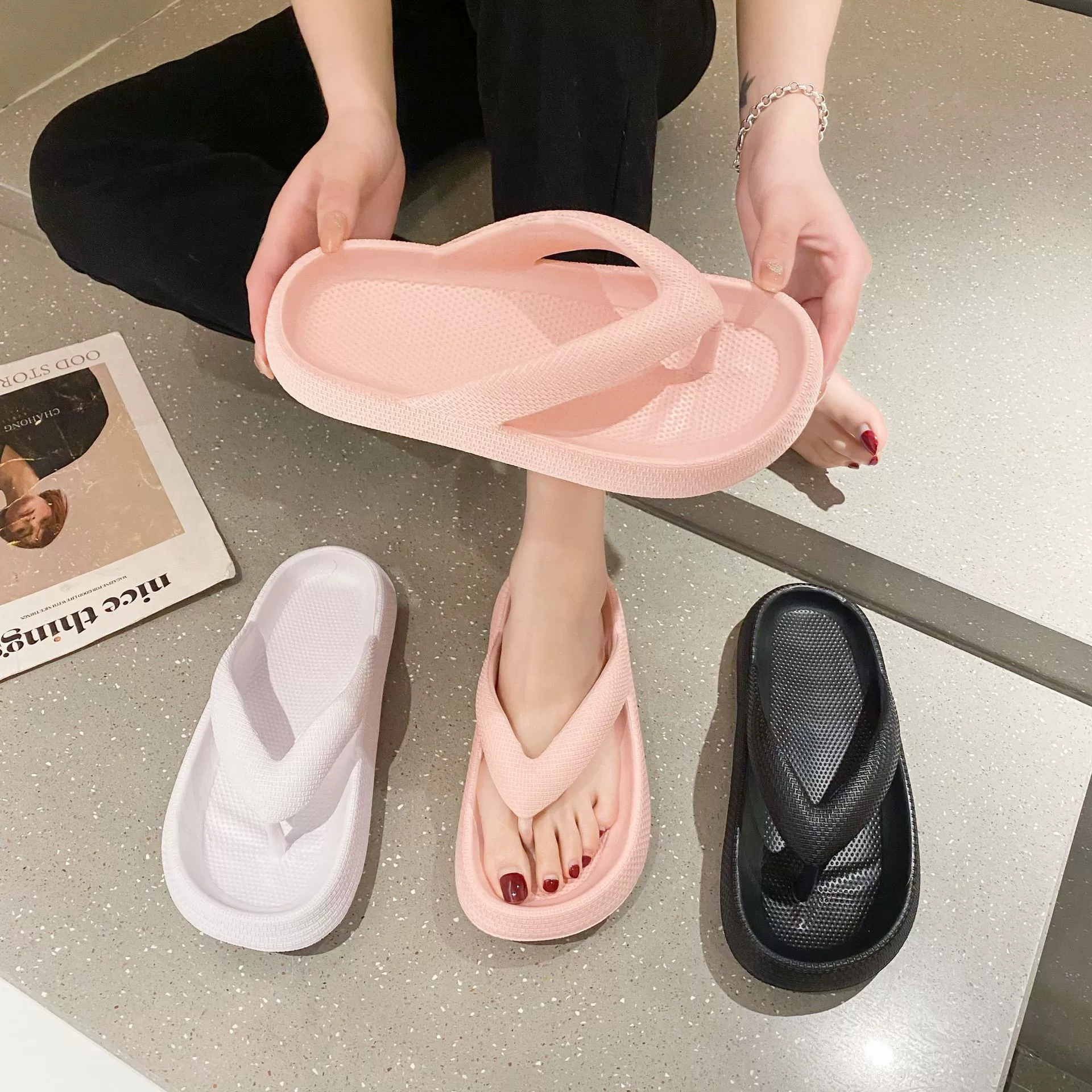 Оптовая Продажа с фабрики, новые Нескользящие повседневные шлепанцы с плоским мягким дном, для пар в ванной, летние тапочки без шнуровки
