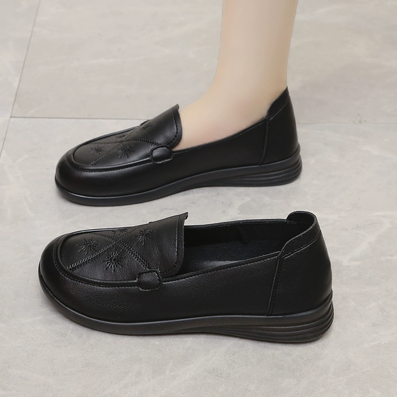 Черные женские туфли для мам среднего и пожилого возраста, мягкие кожаные балетки для бабушек, обувь для работы на кухне
