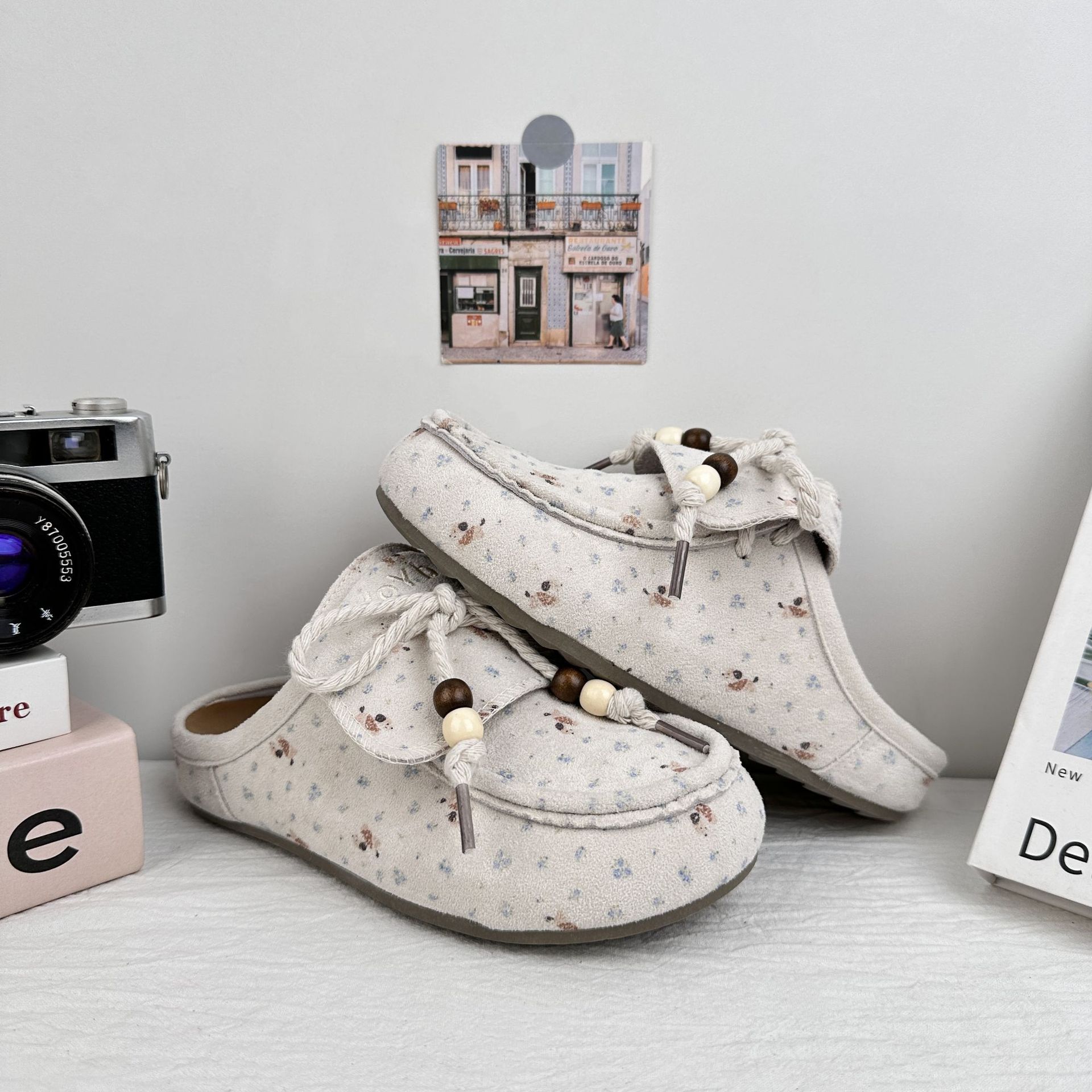 Yuanbo Baotou medio zapatillas mujeres 2025 verano nuevo bolken de mujer zapatos blancos pequeños zapatos de skate zapatos casuales