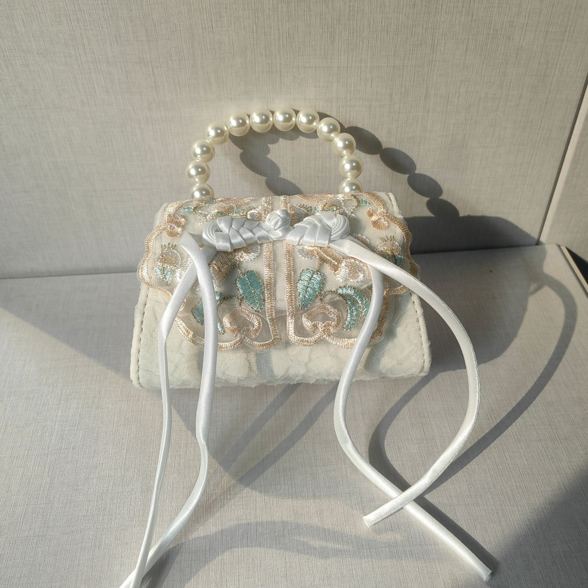 2025 primavera y verano estilo caliente moda casual niños dulces bolsa de gelatina mini bolso de mensajero de un solo hombro variedad al por mayor