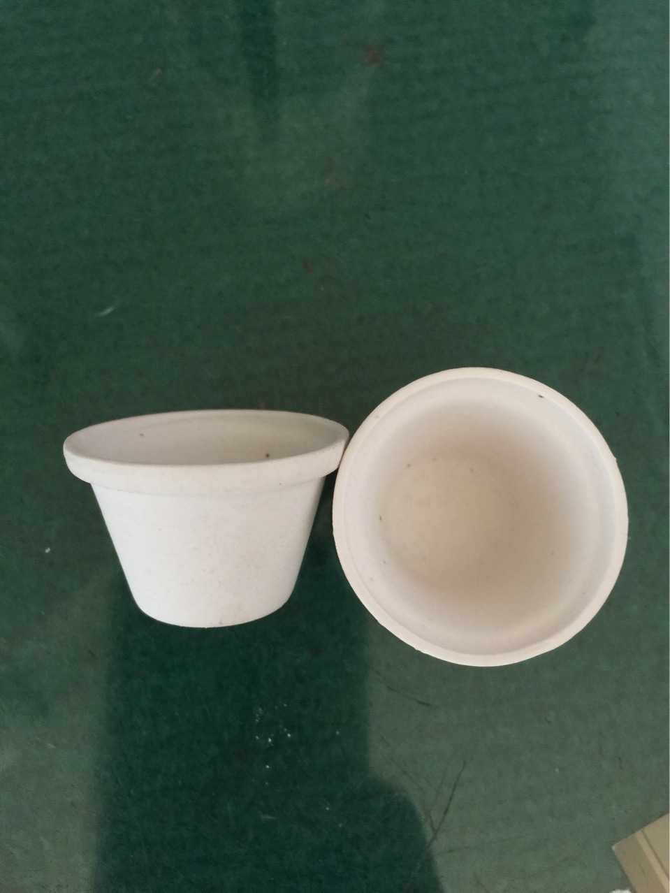 素瓷带沿小坩埚