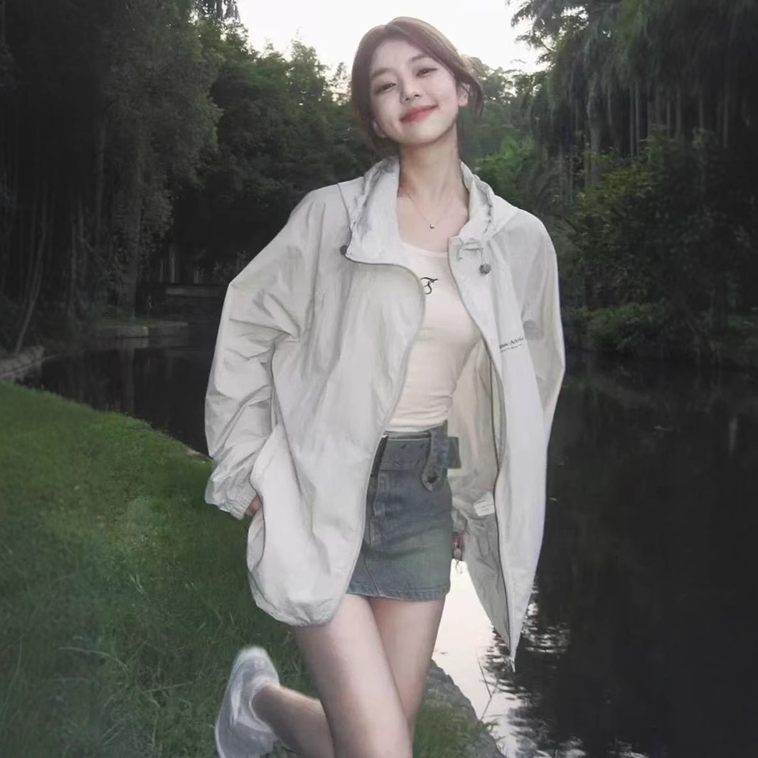Women's 2025 Loose Fit Versatile UV Protection Thin Outdoor Sunscreen Jacket with Letter Print Sunshade Long Sleeve